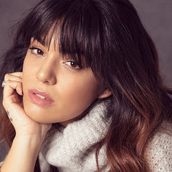 Angela Leiva Lyrics