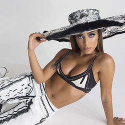 Anitta Lyrics