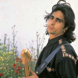 Antonio Flores Lyrics