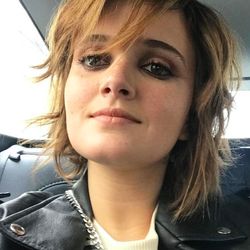 Carolina Deslandes Lyrics