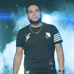 El Chaval De La Bachata Lyrics