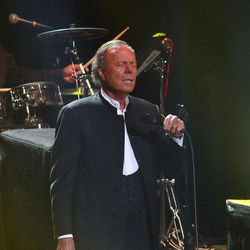 Julio Iglesias Lyrics
