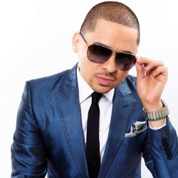 Larry Hernández Lyrics