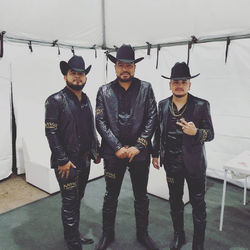 Los Alameños De La Sierra Lyrics