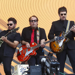 Los Tres Lyrics