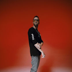 Lucas Arnau Lyrics