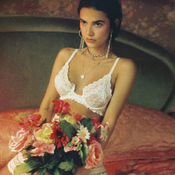 Manu Gavassi Lyrics