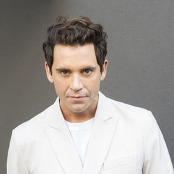 MIKA Lyrics
