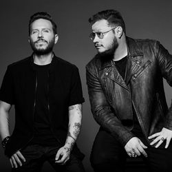 Sin Bandera Lyrics