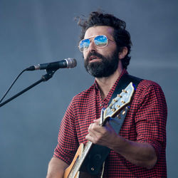 Tiago Bettencourt Lyrics