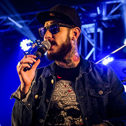 Ulises Bueno Lyrics